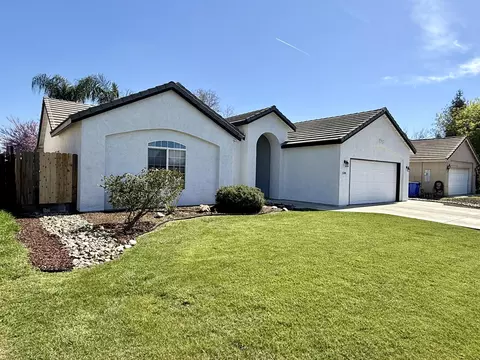 1304 N Birch St, Porterville, CA 93257