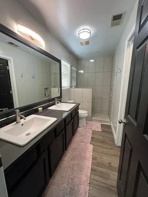 Bath - 4333 E Vista Ave, Visalia, CA 93292 photo 2 of 2