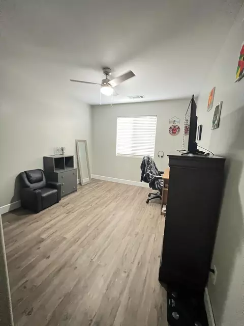 Bedroom - 4333 E Vista Ave, Visalia, CA 93292 photo 1 of 2