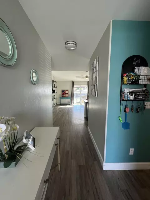 Entry Way - 4333 E Vista Ave, Visalia, CA 93292 photo 1 of 2