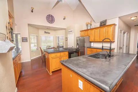 Kitchen - 25744 Road 188, Exeter, CA 93221 photo 2 of 6