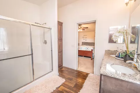 Bath - 25744 Road 188, Exeter, CA 93221 photo 5 of 6