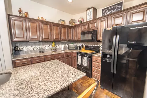 Kitchen - 25744 Road 188, Exeter, CA 93221 photo 5 of 6