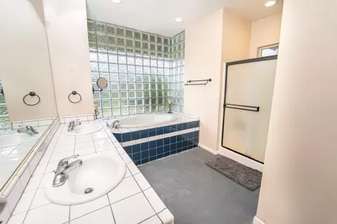 Bath - 25744 Road 188, Exeter, CA 93221 photo 3 of 6