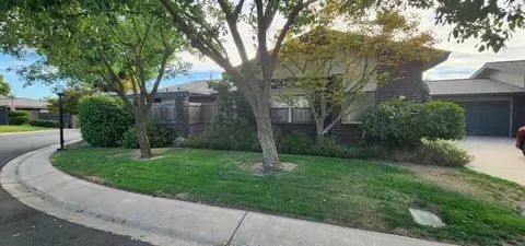 725 N Silvervale Dr, Visalia, CA 93292