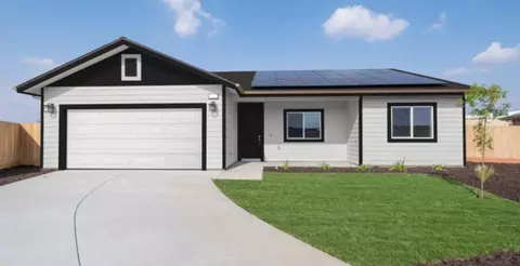 824 N Palm St, Woodlake, CA 93286
