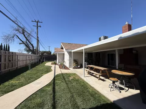 Exterior - 315 E Washington Ave, Tulare, CA 93274 photo 6 of 11