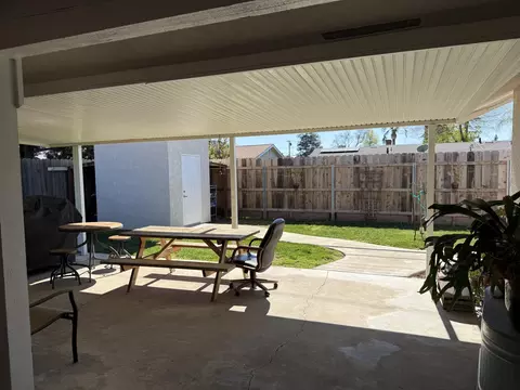 Exterior - 315 E Washington Ave, Tulare, CA 93274 photo 10 of 11