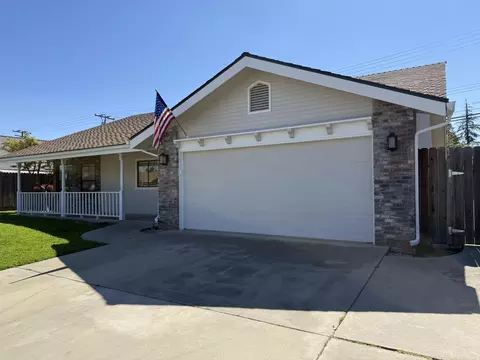 Exterior - 315 E Washington Ave, Tulare, CA 93274 photo 2 of 11