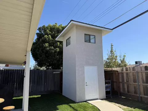 Exterior - 315 E Washington Ave, Tulare, CA 93274 photo 9 of 11