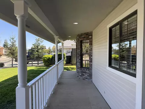 Exterior - 315 E Washington Ave, Tulare, CA 93274 photo 4 of 11