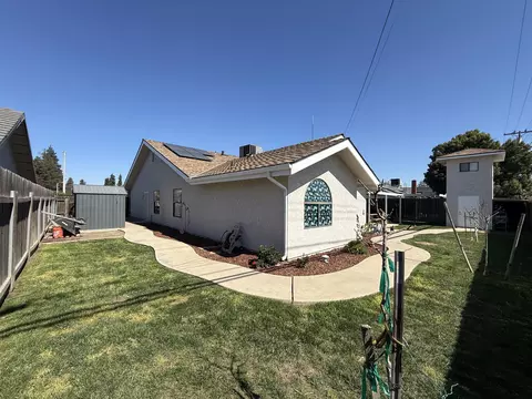 Exterior - 315 E Washington Ave, Tulare, CA 93274 photo 8 of 11