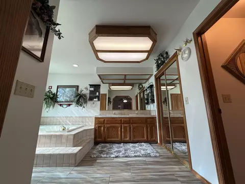 Bath - 315 E Washington Ave, Tulare, CA 93274 photo 1 of 5
