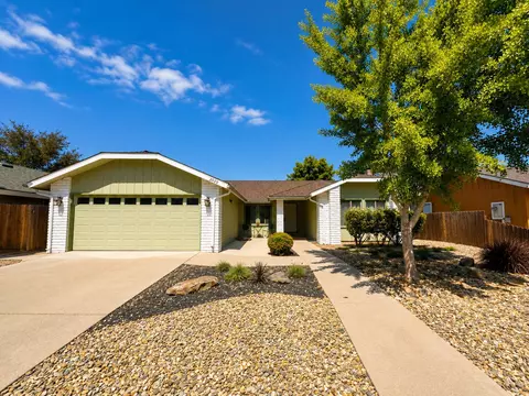 2020 E Four Creeks Ave, Visalia, CA 93292
