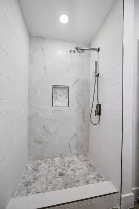 Bath - 123 E Berkeley Ave, Tulare, CA 93274 photo 3 of 3