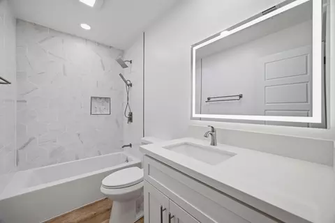 Bath - 123 E Berkeley Ave, Tulare, CA 93274 photo 1 of 3