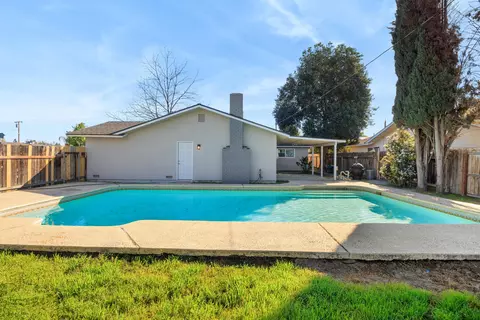 Exterior - 123 E Berkeley Ave, Tulare, CA 93274 photo 7 of 7