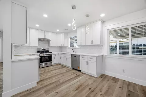 Kitchen - 123 E Berkeley Ave, Tulare, CA 93274 photo 2 of 3
