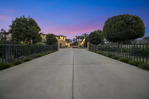 1742 N Pratos St, Visalia, CA 93291