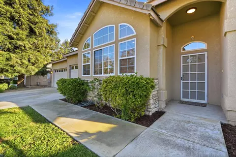 Exterior - 3917 E Stapp Ct, Visalia, CA 93292 photo 4 of 9