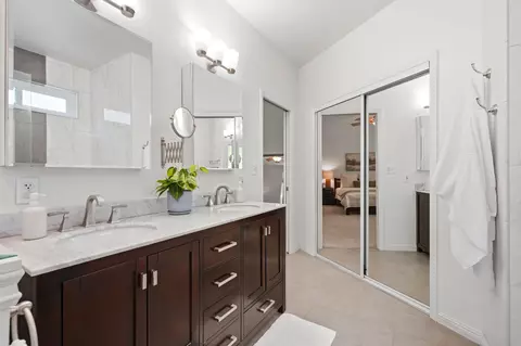 Bath - 3917 E Stapp Ct, Visalia, CA 93292 photo 3 of 5