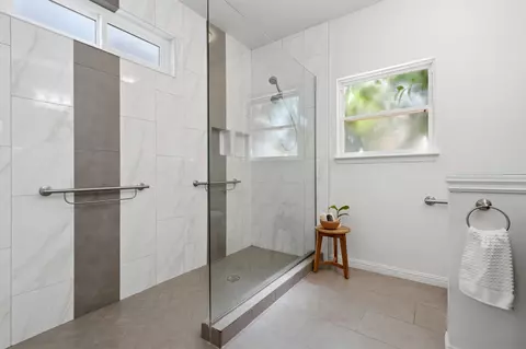 Bath - 3917 E Stapp Ct, Visalia, CA 93292 photo 4 of 5
