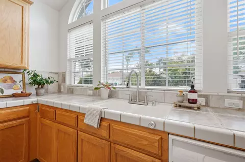 Kitchen - 3917 E Stapp Ct, Visalia, CA 93292 photo 3 of 4