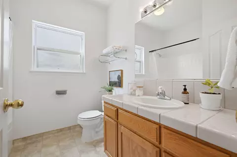 Bath - 3917 E Stapp Ct, Visalia, CA 93292 photo 5 of 5