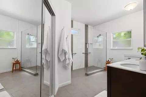 Bath - 3917 E Stapp Ct, Visalia, CA 93292 photo 1 of 5