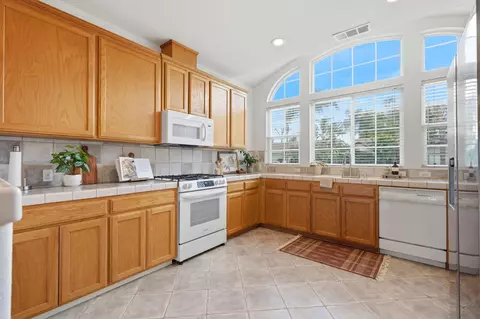 Kitchen - 3917 E Stapp Ct, Visalia, CA 93292 photo 1 of 4