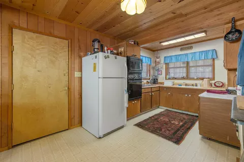 Kitchen - 48675 Todd Eymann Rd, Miramonte, CA 93641 photo 3 of 6