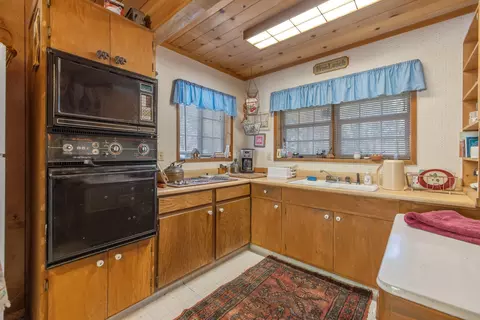 Kitchen - 48675 Todd Eymann Rd, Miramonte, CA 93641 photo 4 of 6