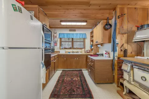 Kitchen - 48675 Todd Eymann Rd, Miramonte, CA 93641 photo 2 of 6