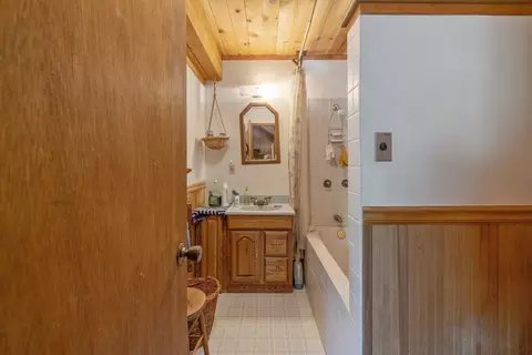 Bath - 48675 Todd Eymann Rd, Miramonte, CA 93641 photo 1 of 4