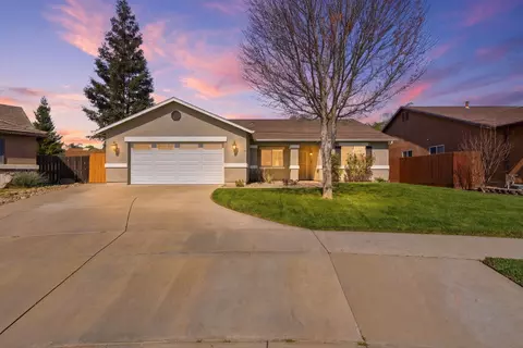 2542 E Parkview Ave, Visalia, CA 93292