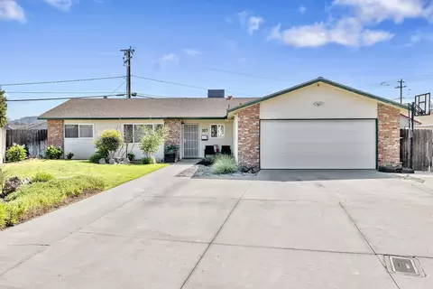 107 Ruth St, Exeter, CA 93221