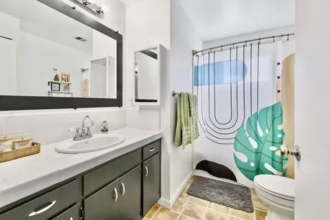Bath - 107 Ruth St, Exeter, CA 93221 photo 2 of 2