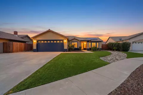 702 Montecito Ct, Lemoore, CA 93245