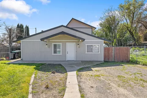 2705 W Alpine Ave, Tulare, CA 93274
