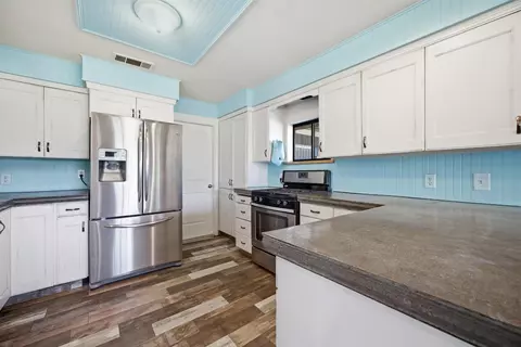 Kitchen - 31393 Dahlem Dr, Exeter, CA 93221 photo 5 of 5