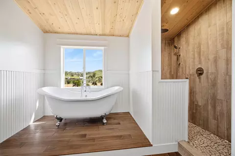 Bath - 31393 Dahlem Dr, Exeter, CA 93221 photo 6 of 9