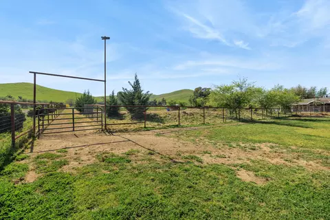 Exterior - 31393 Dahlem Dr, Exeter, CA 93221 photo 18 of 23