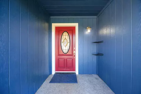 Entry Way - 31393 Dahlem Dr, Exeter, CA 93221 photo 1 of 5