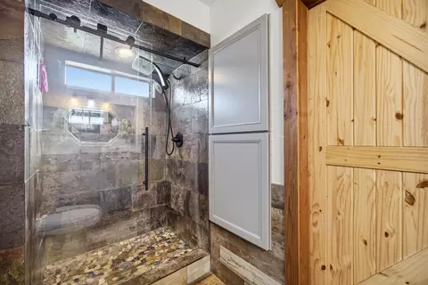 Bath - 31393 Dahlem Dr, Exeter, CA 93221 photo 3 of 9