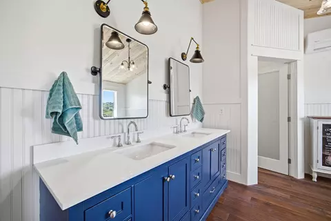 Bath - 31393 Dahlem Dr, Exeter, CA 93221 photo 5 of 9