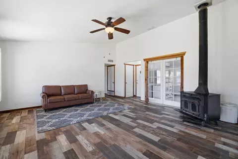 Living - 31393 Dahlem Dr, Exeter, CA 93221 photo 2 of 2