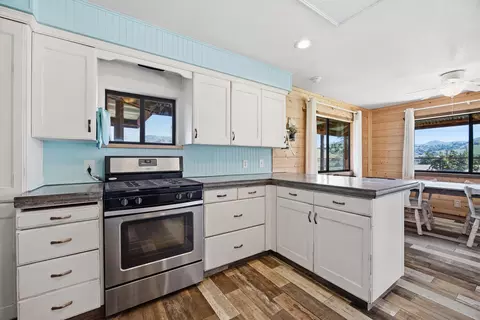 Kitchen - 31393 Dahlem Dr, Exeter, CA 93221 photo 4 of 5