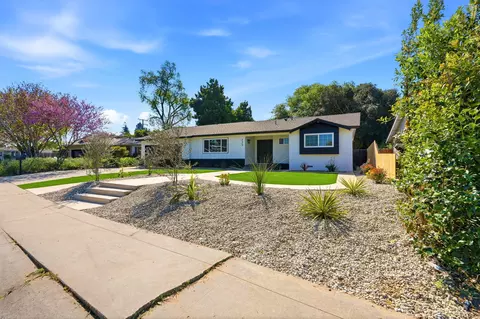 735 W Cambridge Ave, Visalia, CA 93277