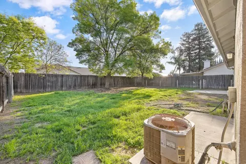 4231 E Paradise Ave, Visalia, CA 93292 photo 27