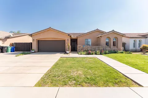 936 N Red Oak St, Porterville, CA 93257
